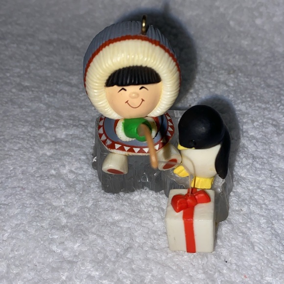 Hallmark Frosty Friends 1984 Ornament 5th in Series No Box Fishing Penguin - Picture 2 of 7